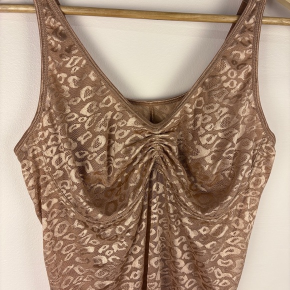 Ruby Ribbon Gold Lace Wireless Camisole Tank Top - Picture 2 of 6